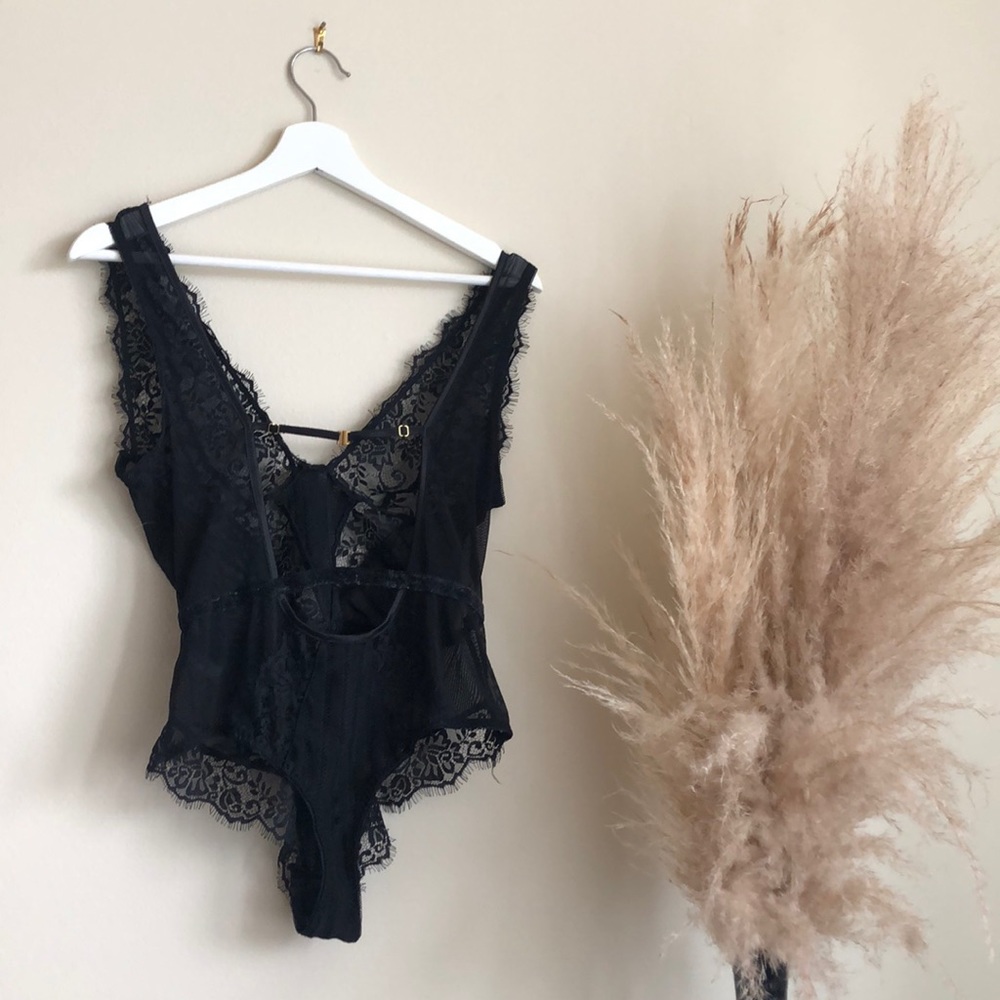 Lingerie - Picture 2 of 2